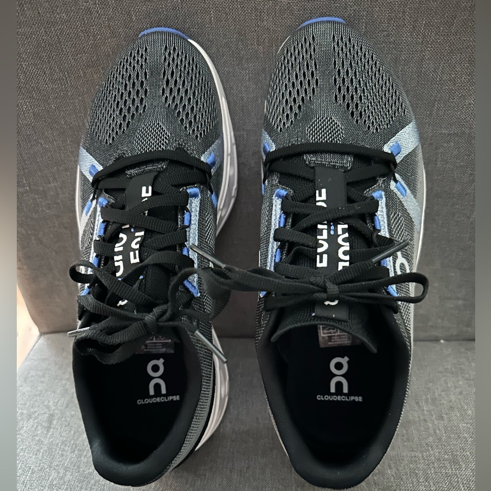 On Cloud women’s sneakers. Size 8.5